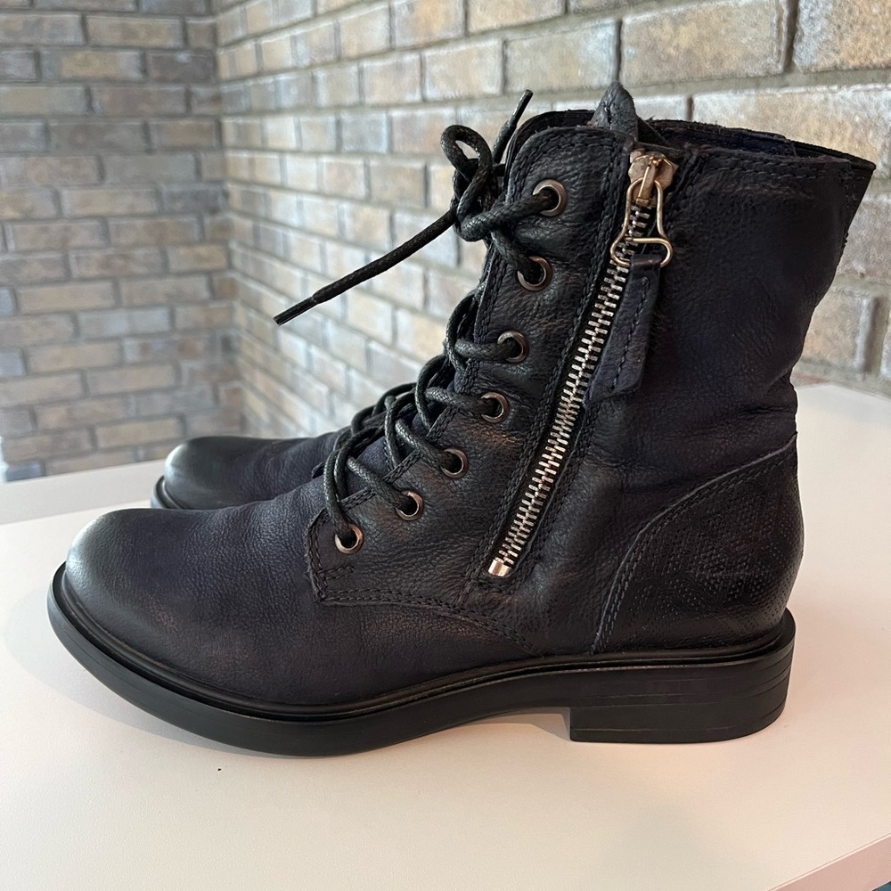 MizMooz leather black boots - Size 8